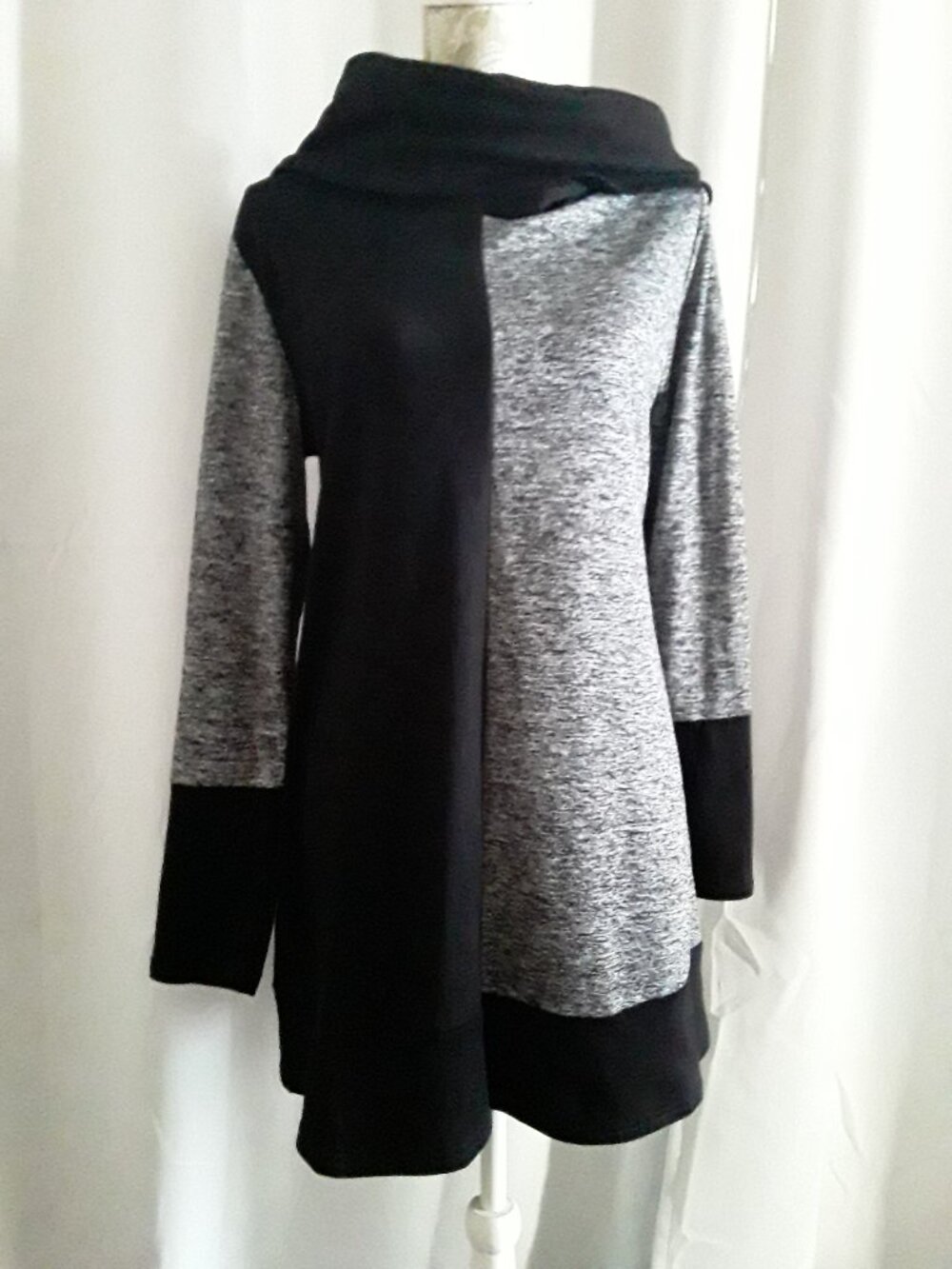 New Youtalia lovely black and gray sweater tunic/midi size XL